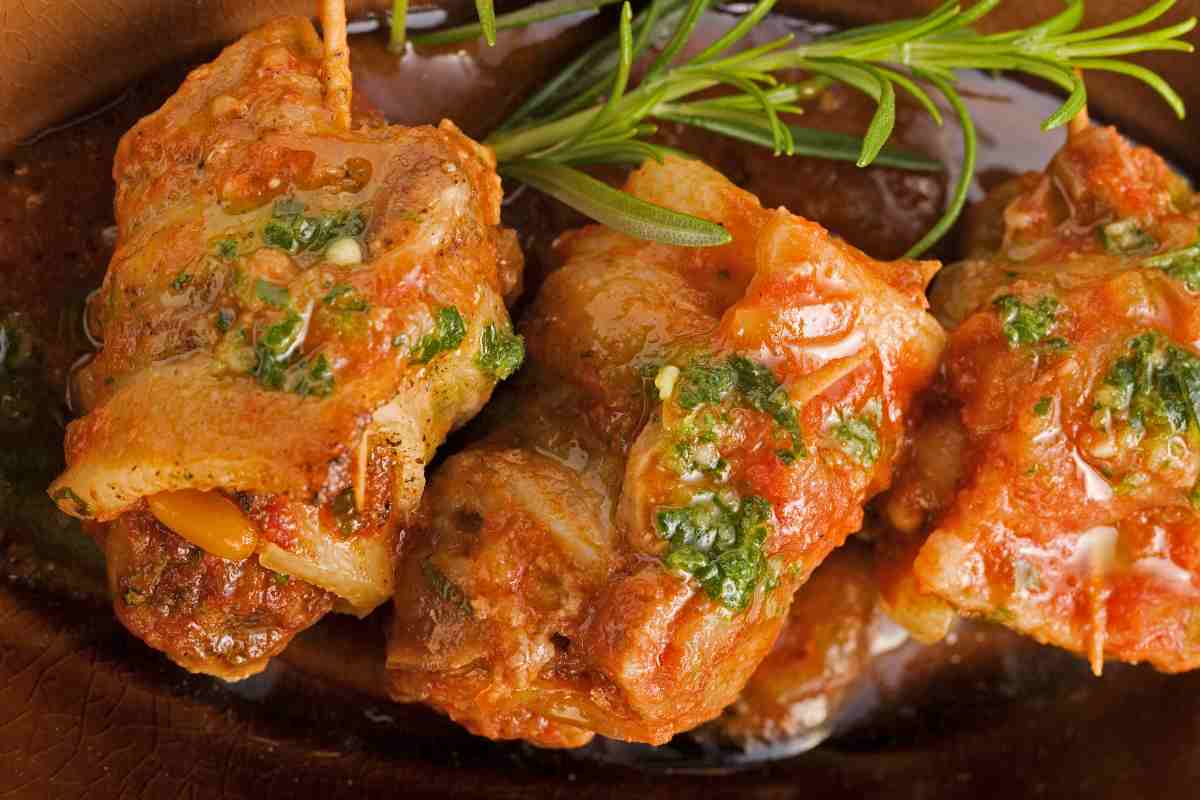Involtini di maiale al sugo