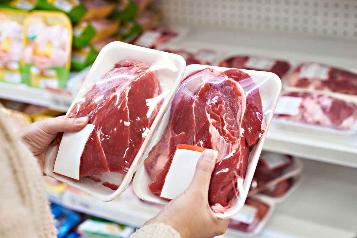 Due confezioni di carne confezionata