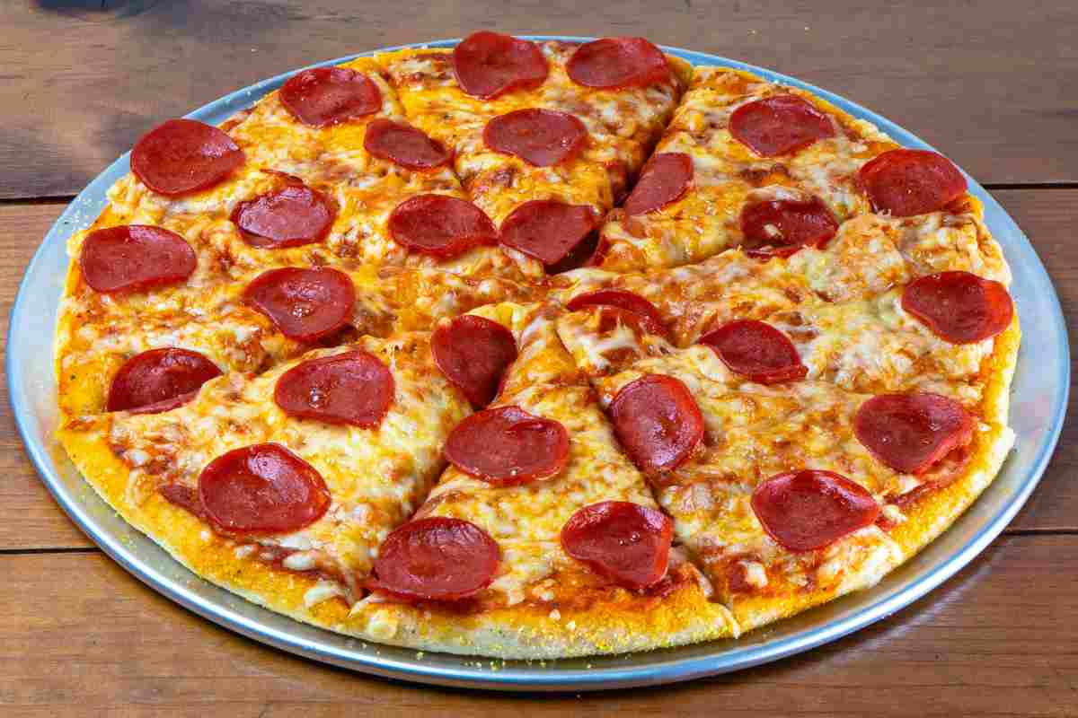 una pizza pepperoni