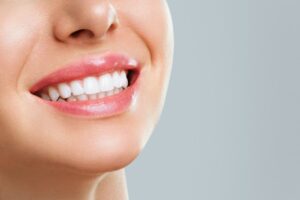 I denti di una donna che sorride