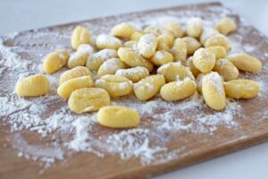 Gnocchi sul tagliere