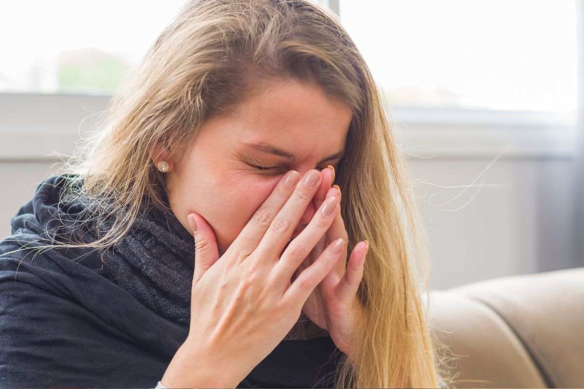 Ragazza non si sente bene