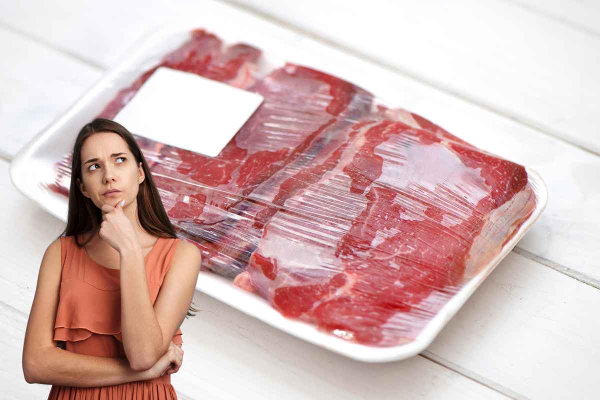 carne confezionata donna preoccupata