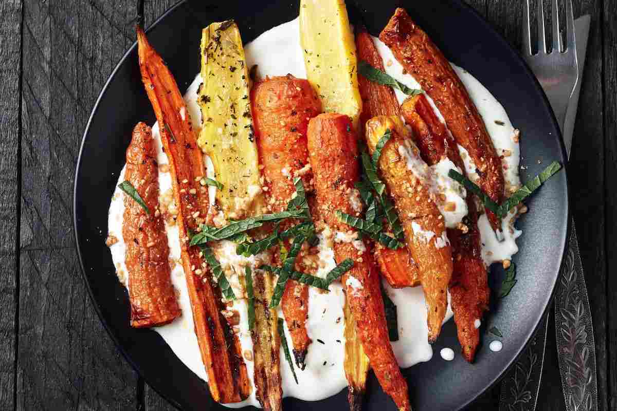 carote arrostite su salsa allo yogurt